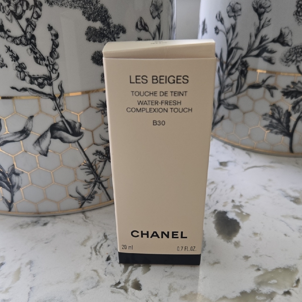CHANEL Les Beiges Water-Fresh Complexion Touch B30